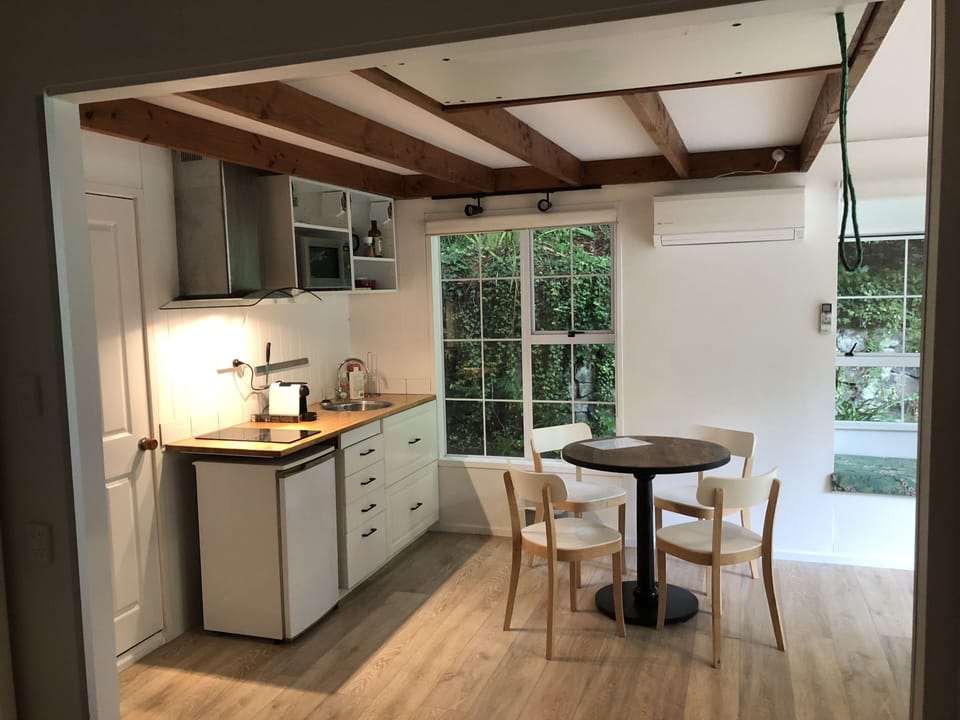Kitchenette and eating area 