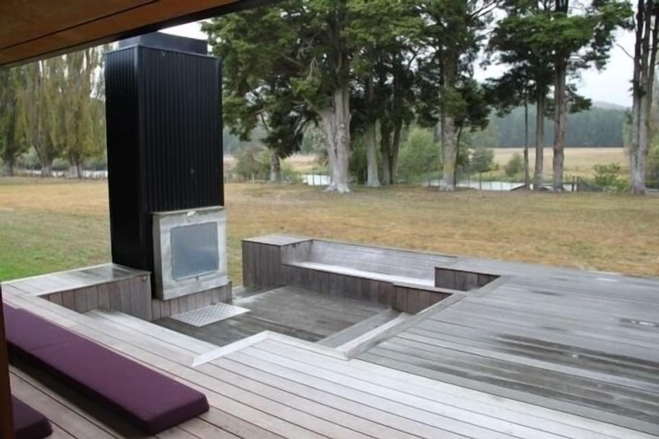 Outdoor fireplace