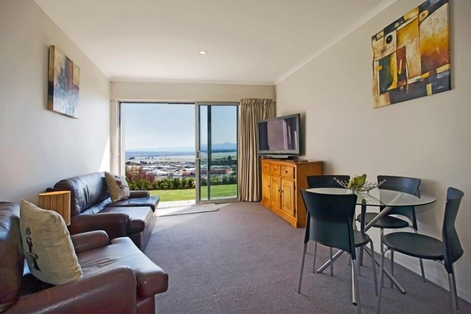 23 Below, Nelson Holiday Home