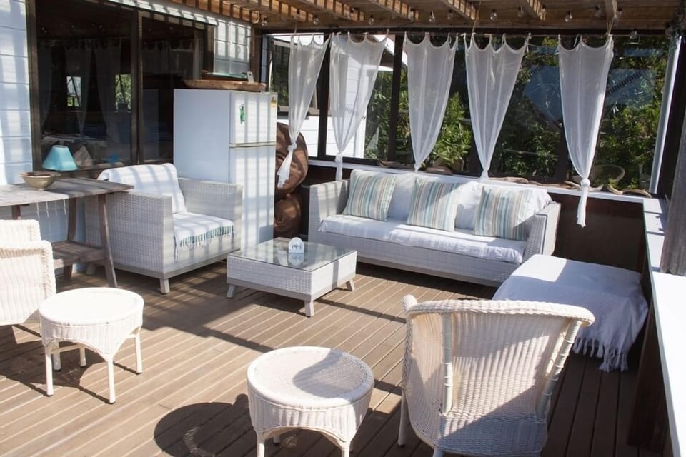 Deck area, upstairs