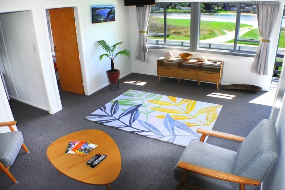 Unit 1 (lounge)