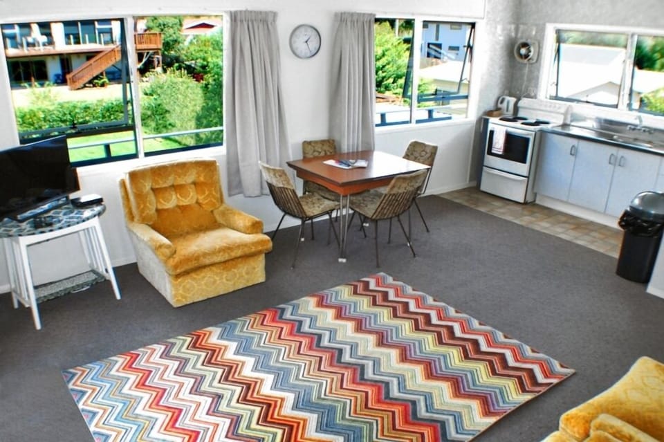 Unit 2 (Lounge)