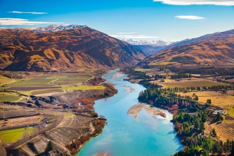 The nearby Kawarau Gorge