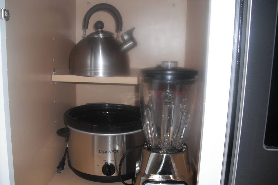 Crockpot, Tea Kettle, and Blender