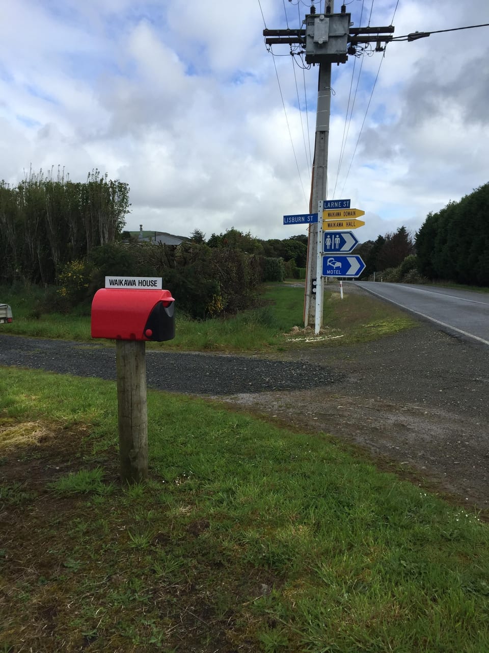 Please take note of the red mailbox, so you can find the driveway to the house