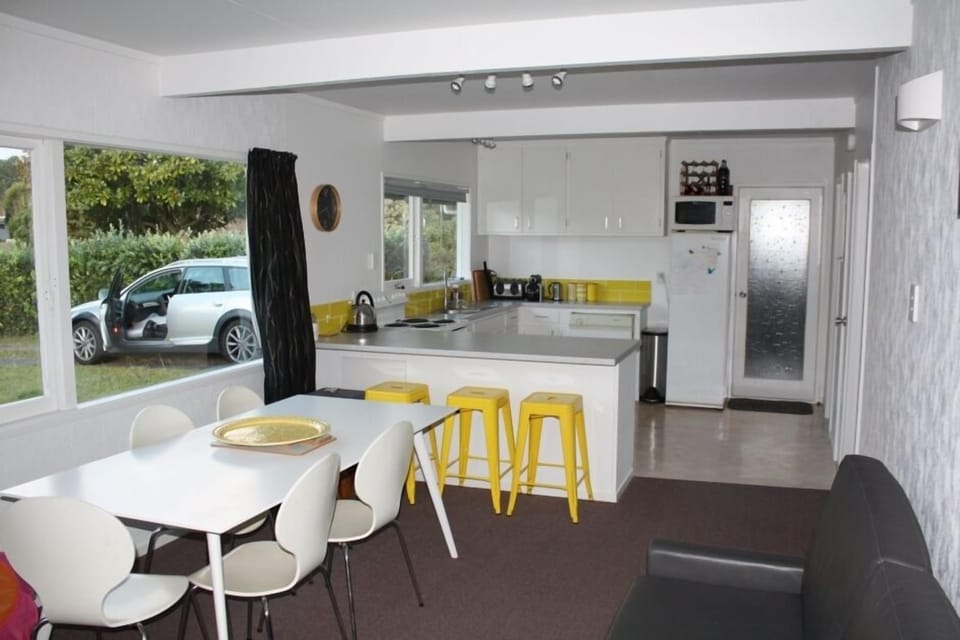 Dining/kitchen