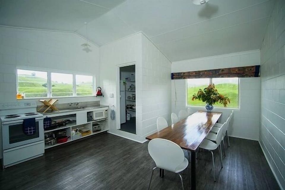 Mahaanui Quarters dining room