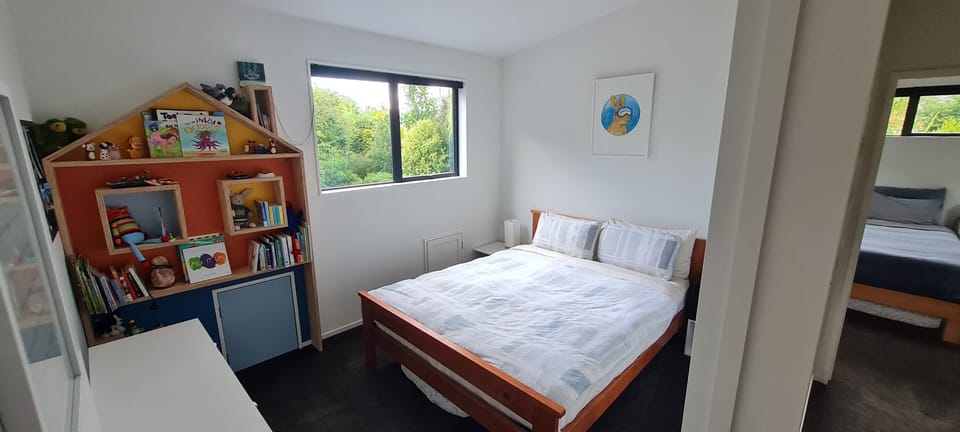 Bedroom 2 - queen bed (or toddler bed & cot)