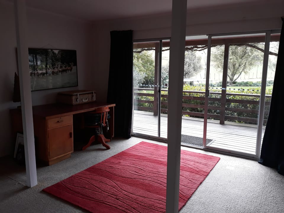 Middle Room, entrance area.