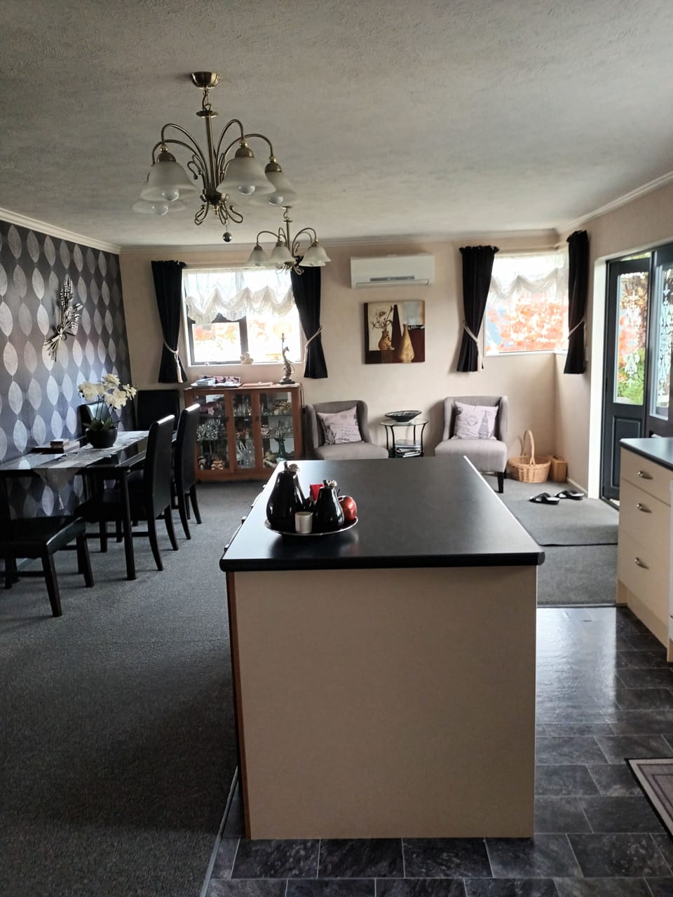 kitchen/dining
