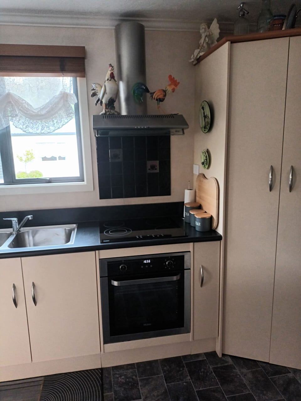 Kitchen hob & oven