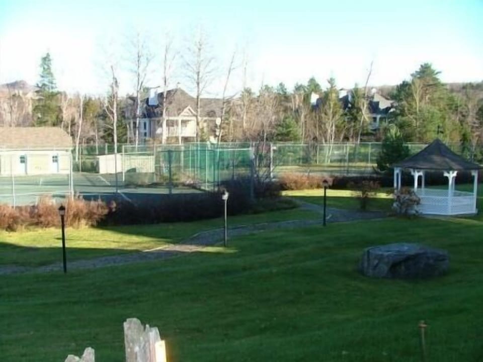  Private tennis courts for use by guests