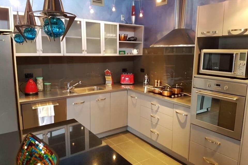 Spacious well appointed kitchen