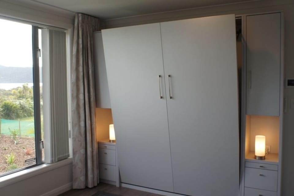 Sunroom Pull-down Queen Bed