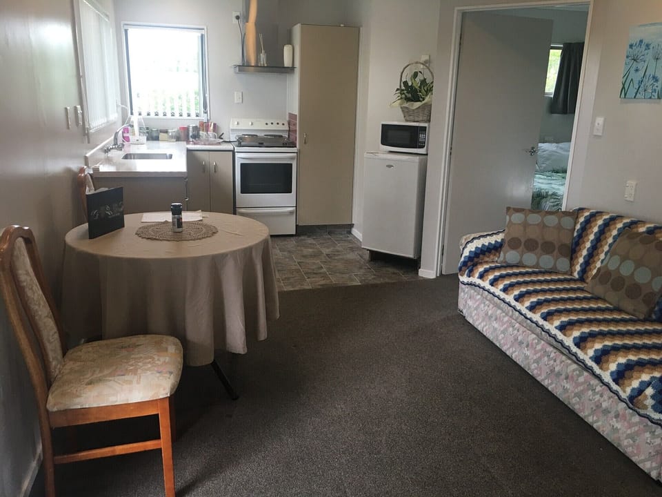 Kitchen, dining lounge