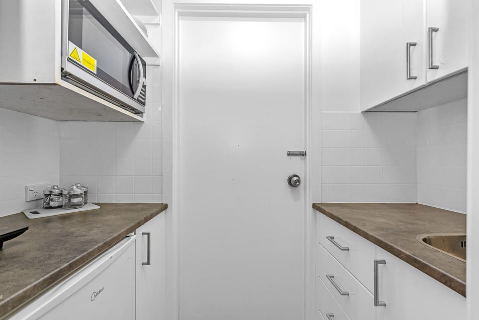 BDM 2. Kitchenette.
