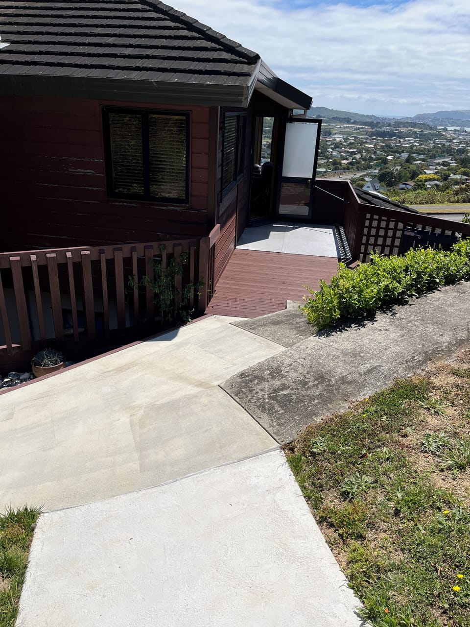 Top floor access, direct from culdesac.  No steps.