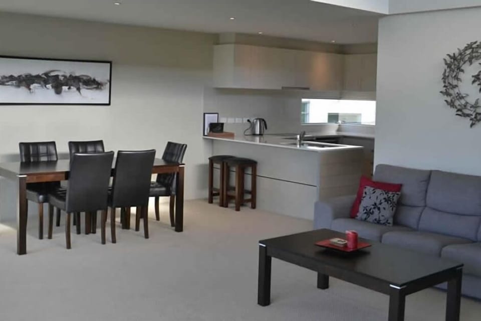 Beautifully equipped and appointed kitchen and dining