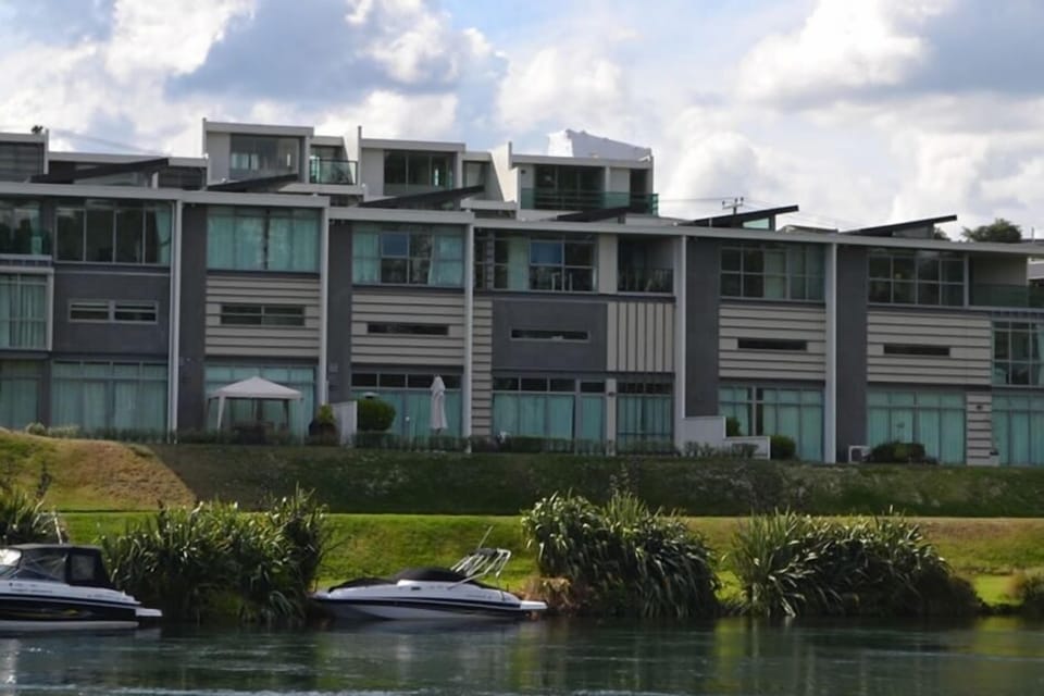The apartment from the domain across the river