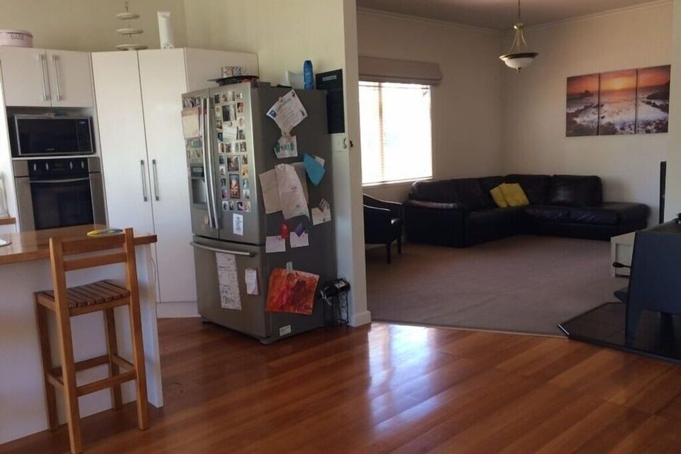 Looking from Dinning / Kitchen into the lounge