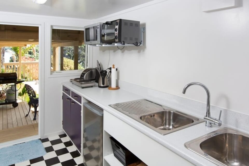 Kichenette and laundry area.