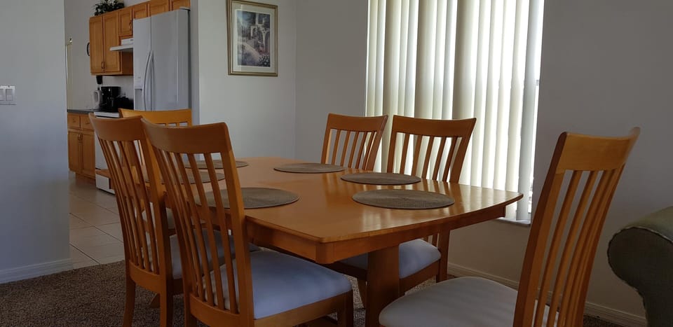 Dining area with seating for 6.