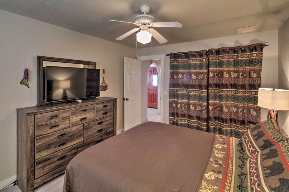 Bedroom 3 (Navajo) | Cable TV