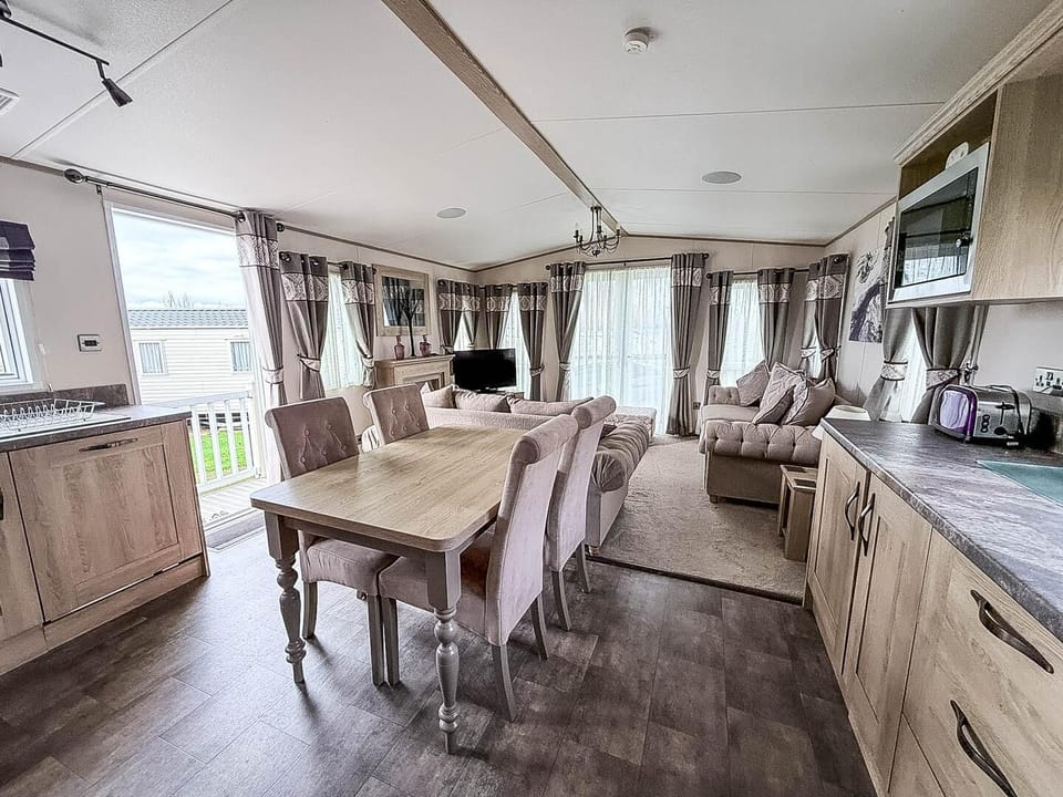 This lodge kitchen offers space for preparing everything from a quick breakfast before hitting the beach to a full family dinner.