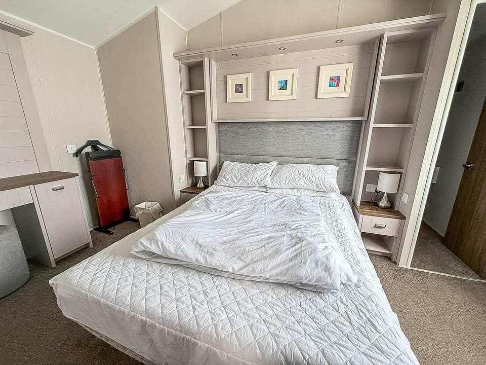 Designed for both comfort and practicality, the caravan bedroom offers a cosy retreat after a day exploring Old Hunstanton.