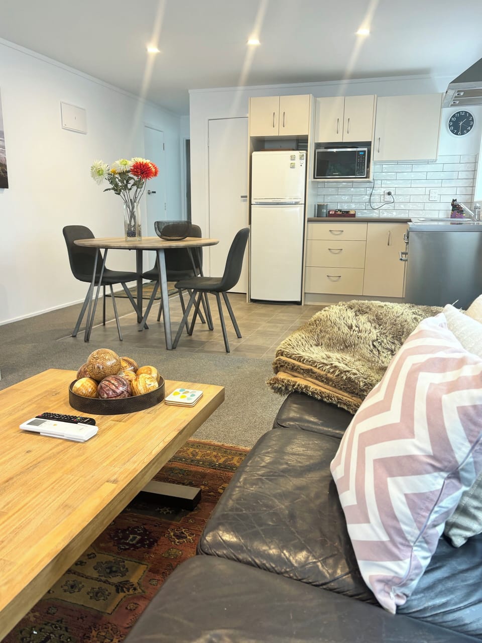 Kitchen with microwave oven and dishwasher

