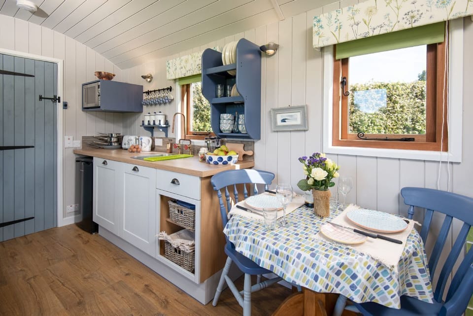 Teasel - kitchen and dining area