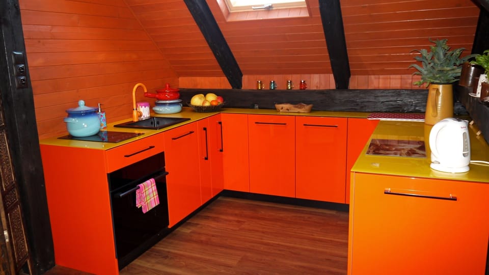 Fully-equipped kitchenette, with a hob and electric oven
