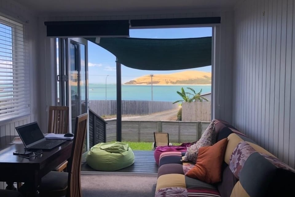 Lounge b