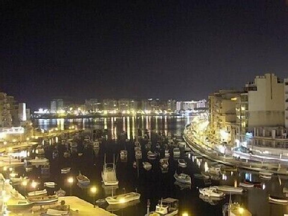Beautiful St Julians with restaurants and bars