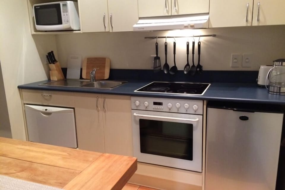 Full kitchen facilities and plenty of bench space