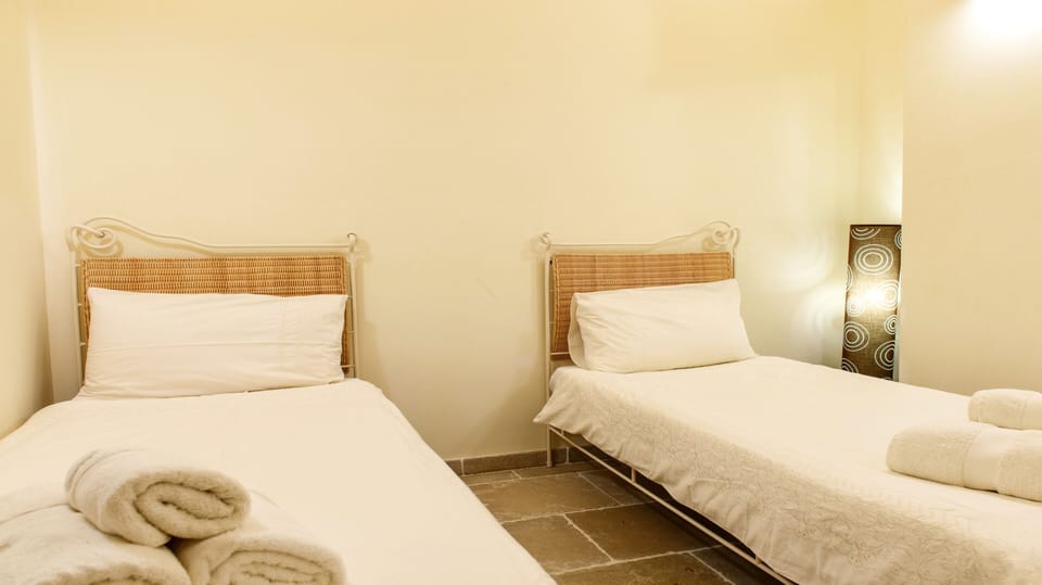 Spacious and airy en-suite bedrooms with full aircon - Bedroom 3