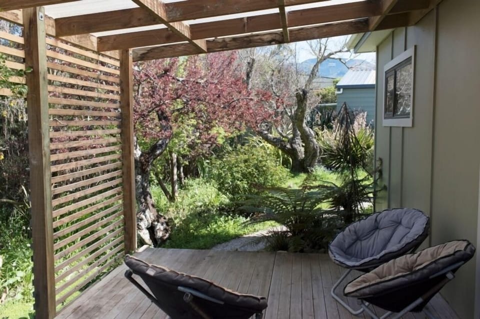 Enjoy the back terrace with the native pungas.