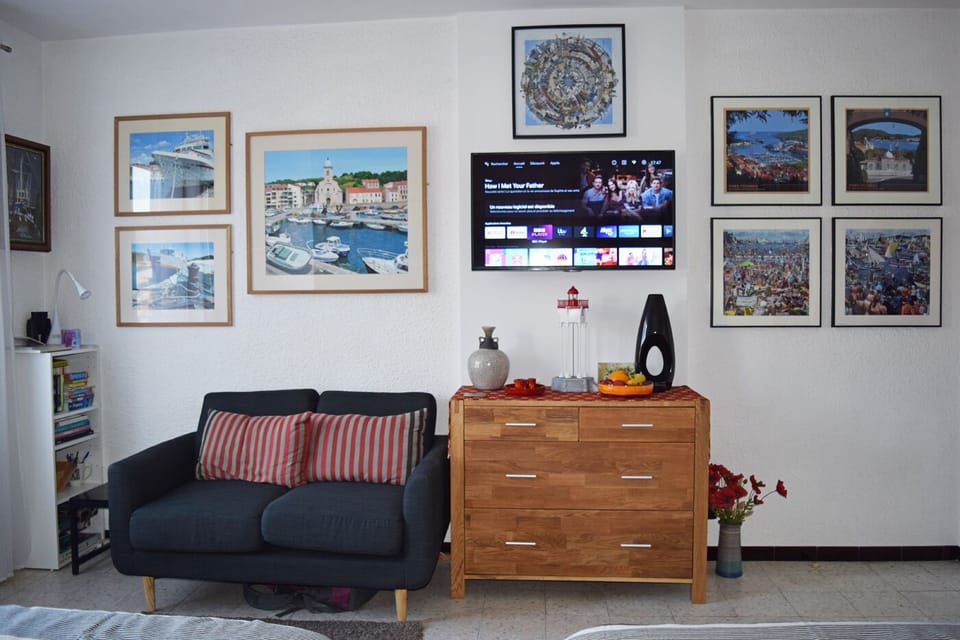 New sofa, chest of drawers & interactive TV.