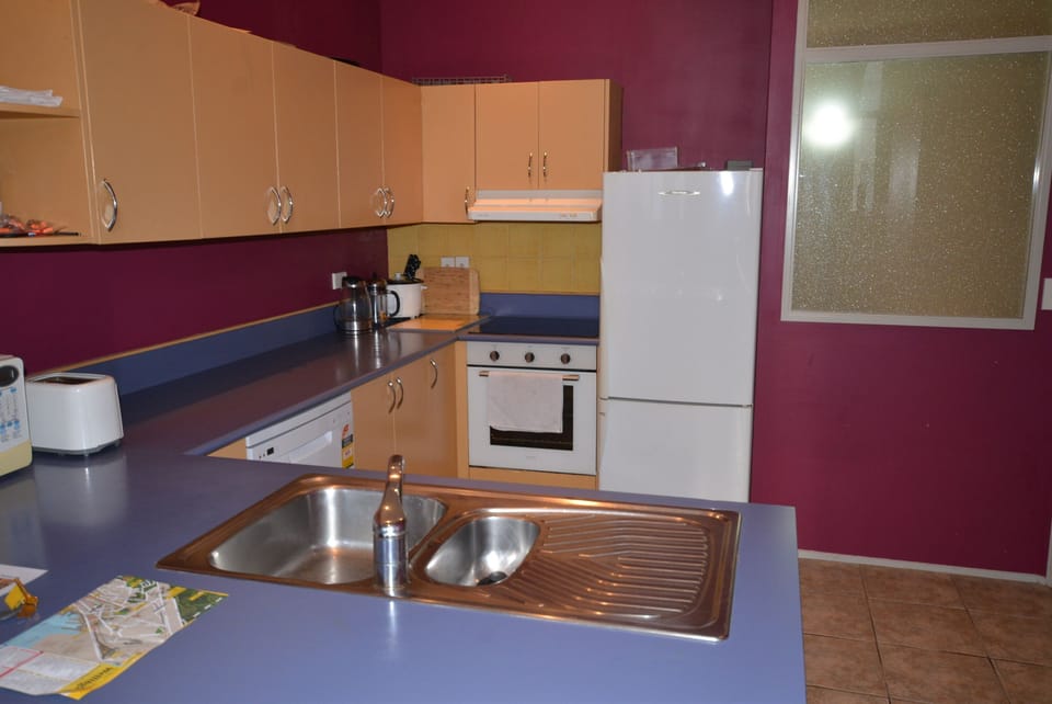 Full kitchen with fridge/freezer, stove top and oven (electric), toaster ...