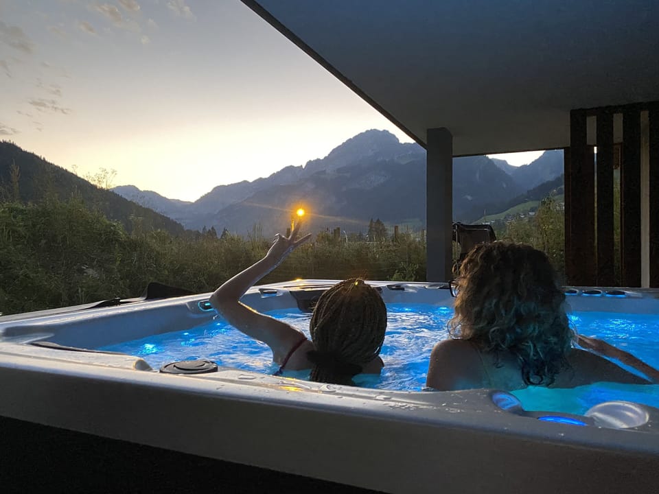 Outdoor spa tub