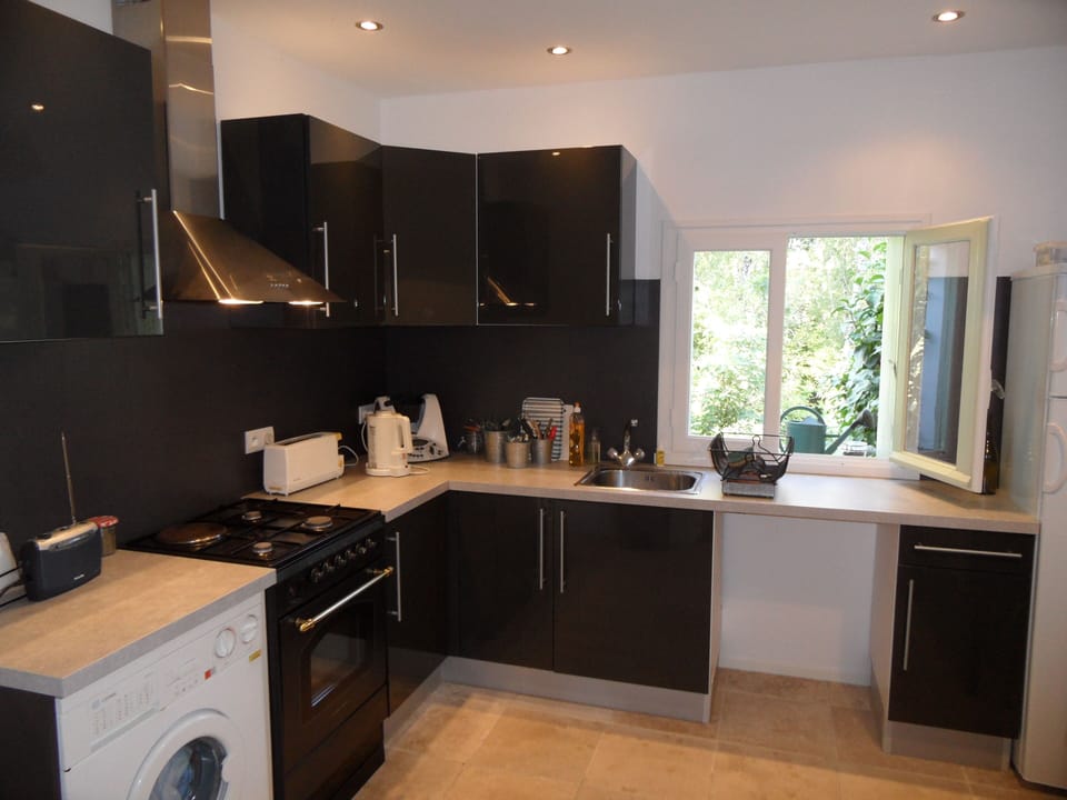 The kitchen overlooks the garden