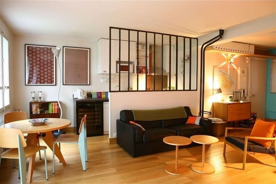 Main room with view on kitchen