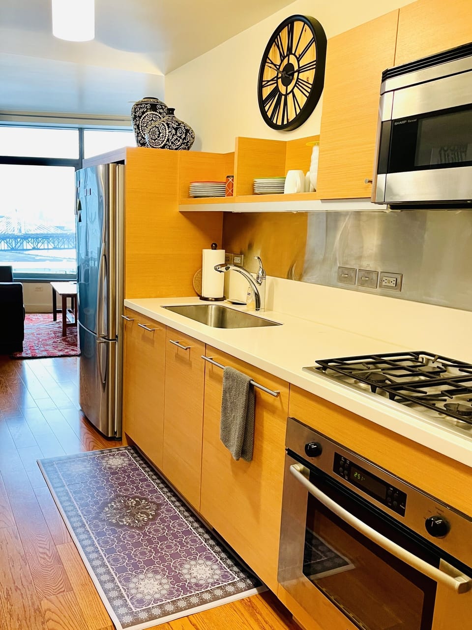 Grommet kitchen with gas stove
