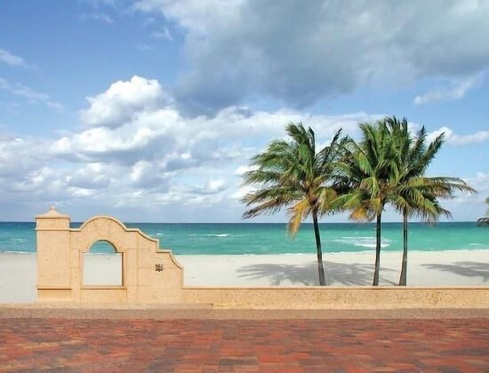 Hollywood Beach. The best beach in Florida!!