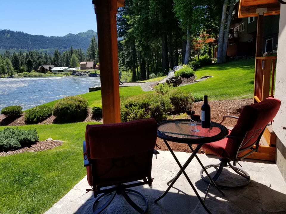 Beautiful Riverfront patio with lovely views of the Wenatchee River
