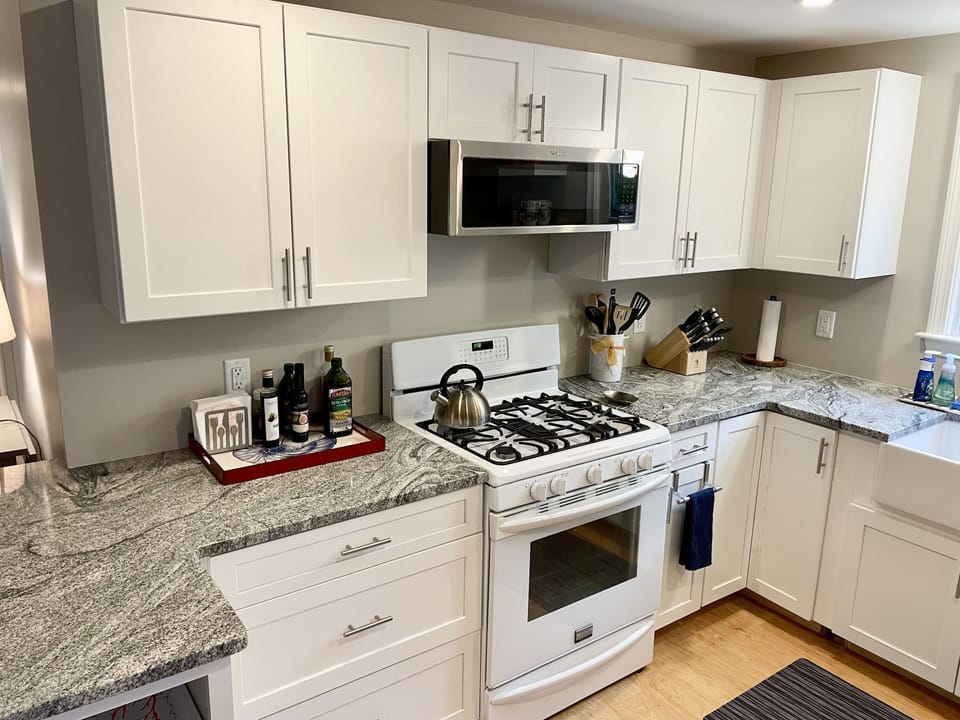 Kitchen, stove/oven/microwave