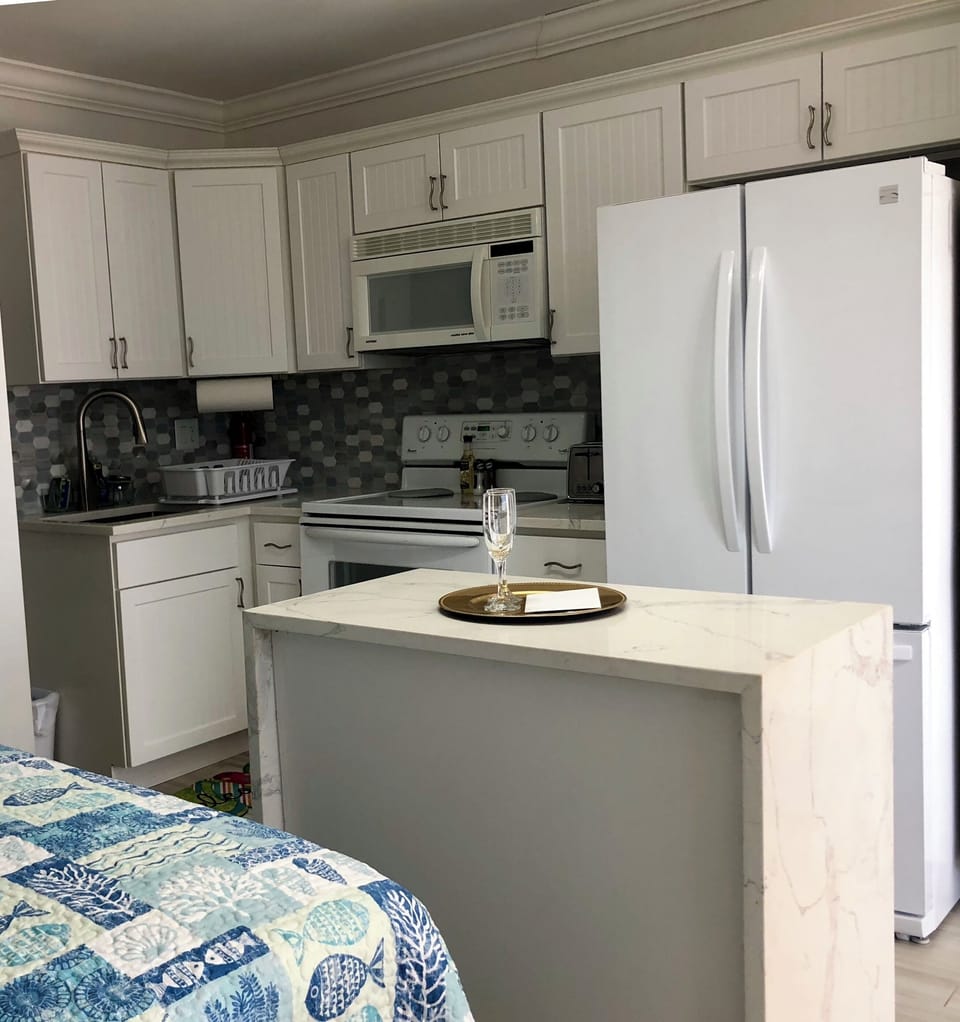 Full size kitchen appliances 