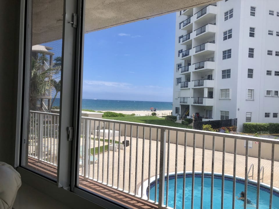 View of the sea overlooking the pool 