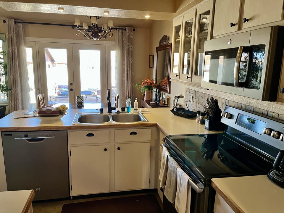 Kitchen
Modern GE appliances 
Dishes, stemware, silverware