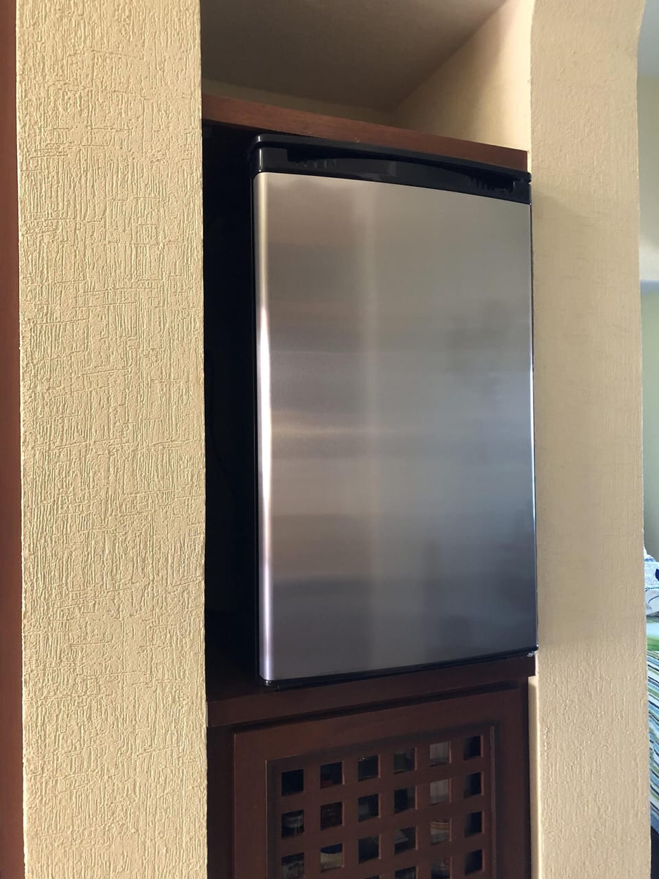 Fridge only, no freezer.